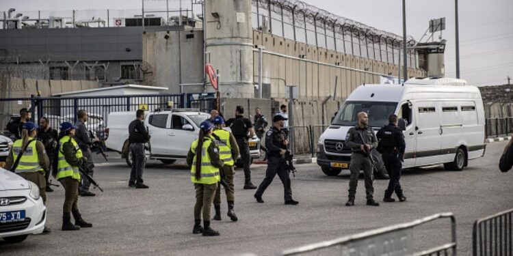 هيئة الأسرى: منظومة إسرائيلية تقوم على جرائم التعذيب بحق الأسرى