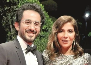 منى زكي تُنهي جدل شائعات انفصالها عن أحمد حلمي