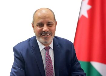تعيين وزير الصناعة والتجارة السابق رئيسا تنفيذيا لمصانع الاسمنت
