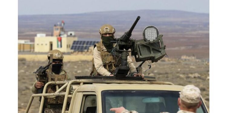 الجيش يتعامل مع جماعات تهريب أسلحة ومخدرات على الواجهة الشمالية