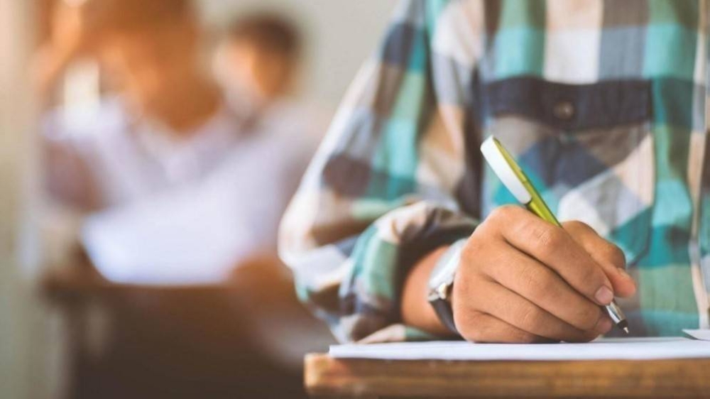 أمين عام التربية لطلبة التوجيهي : أنتم أكبر وأنبل من نتيجة