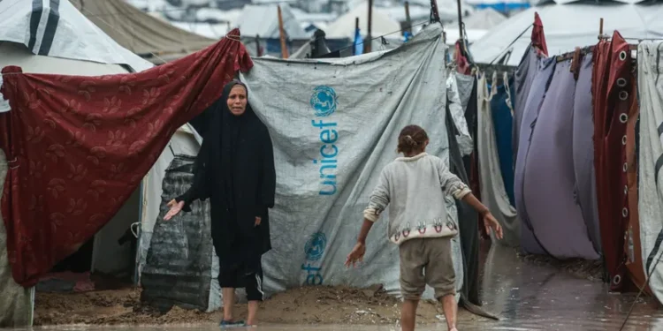 اليونيسيف: الظروف الجوية أثرت على نحو 100 ألف أسرة في غزة
