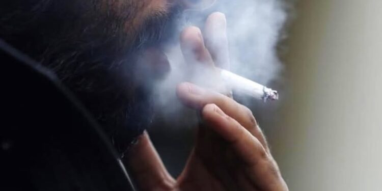 تعميم على موظفي وزارة التربية بالالتزام بعدم التدخين في مؤسساتها