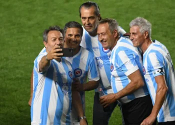 بطل العالم يحذّر الأرجنتين من الجزائر والأردن في المونديال