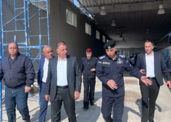 وزير الداخلية يتفقد الأعمال الإنشائية في جسر الملك حسين