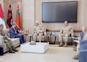 رئيس هيئة الأركان المشتركة يستقبل السفير التركي في عمان