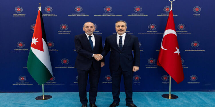 الأردن وتركيا يؤكدان ضرورة البدء في تنفيذ المرحلة الثانية من اتفاق غزة