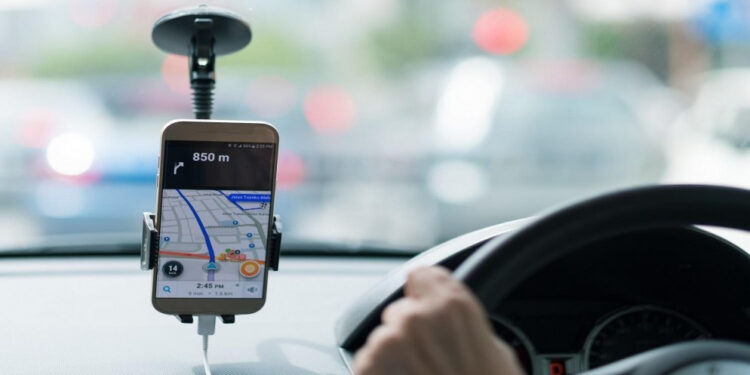 الحكومة تصدر تعليمات جديدة لتنظيم نقل الركاب من خلال استخدام التطبيقات الذكية