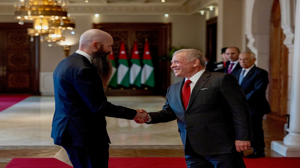 الملك يتقبل أوراق اعتماد عدد من السفراء