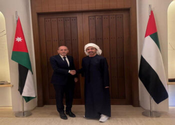 الصفدي يلتقي نظيره الإماراتي لبحث التعاون والقضايا الإقليمية