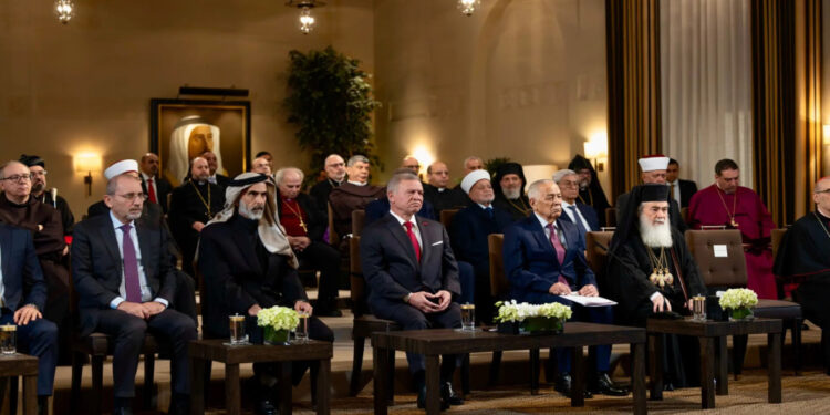 الملك يهنئ المسيحيين في الأردن وفلسطين والعالم بالأعياد المجيدة