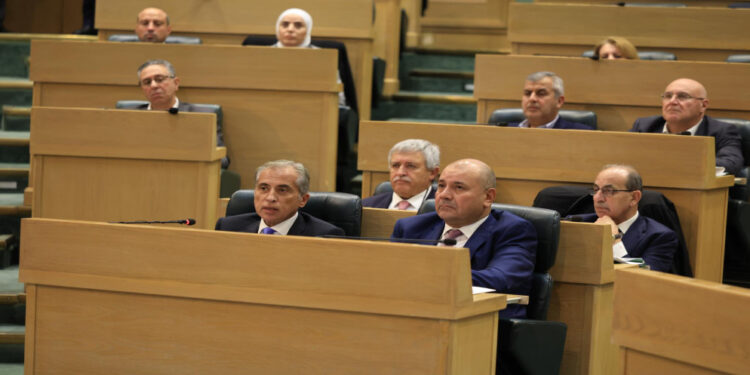 رئيس الوزراء: ملتزمون بالعمل الدؤوب لزيادة معدلات النمو الاقتصادي تدريجيا