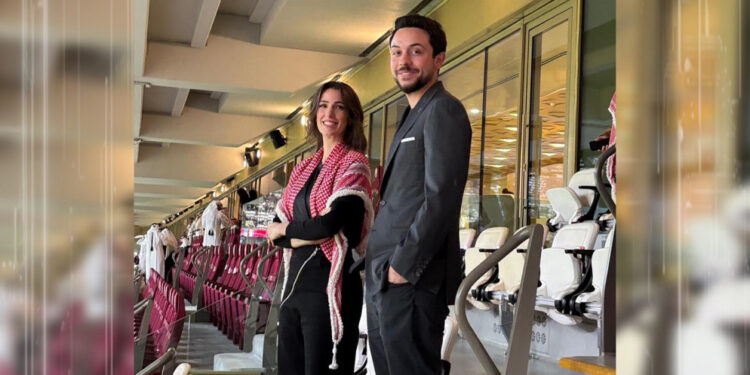 ولي العهد والأميرة رجوة يساندون النشامى في ستاد لوسيل