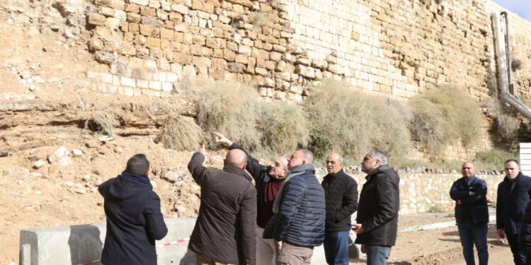 وزراء الداخلية والأشغال والسياحة يعلنون إجراءات فورية لمعالجة أضرار الهطول المطري في الكرك