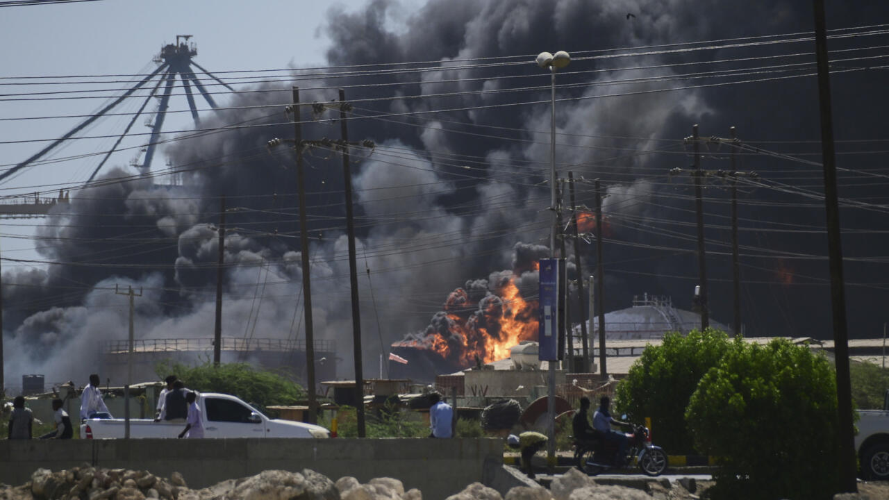 الحكومة السودانية تطرح وقفا شاملا لإطلاق النار تحت رقابة دولية وإقليمية