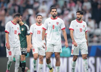الأردن يفوز على الإمارات 2-1 ويتصدر المجموعة الثالثة في كأس العرب