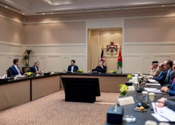 الملك يطلع على خطة الحكومة لتطوير المرحلة الأولى من مشروع مدينة عمرة