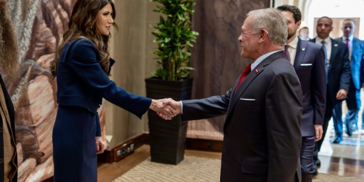 الملك يبحث مع وزيرة الأمن الداخلي الأمريكية سبل تعزيز التعاون