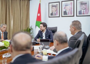ولي العهد يؤكد أهمية جهود الحكومة للحد من الإلقاء العشوائي للنفايات