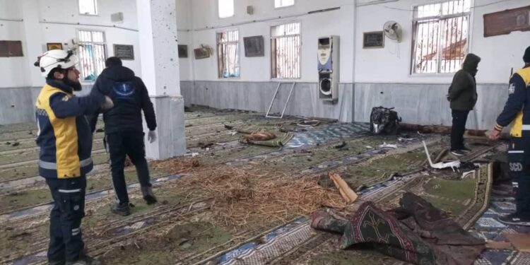 قتلى بانفجار داخل مسجد بحي وادي الذهب في حمص
