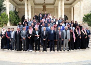 العيسوي يلتقي وفدا من أبناء عشيرة الرواجفة