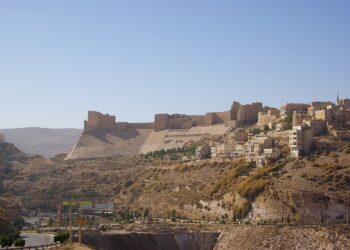 نقابة المهندسين تشكل لجنة فنية متخصصة لكشف أسباب انهيار جزء من سور الكرك