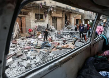 الاحتلال يواصل غارته داخل الخط الأصفر في غزة واقتحامات واعتقالات بالضفة