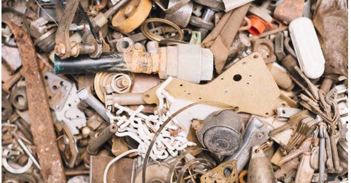 وفاة وإصابتان بانفجار جسم متفجّر قديم في الظليل