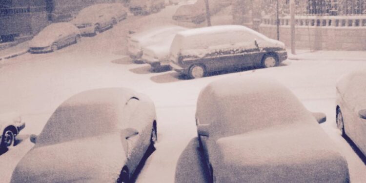 ثلوج كثيفة وعواصف رعدية تضرب عدة دول عربية نهاية الأسبوع