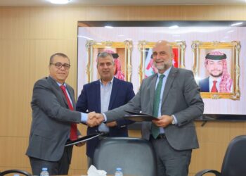 توقيع اتفاقيات الربط بالعبور لمشروع توليد الطاقة باستخدام الطاقة الشمسية