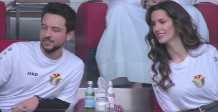 ولي العهد والأميرة رجوة يساندون النشامى في ستاد لوسيل