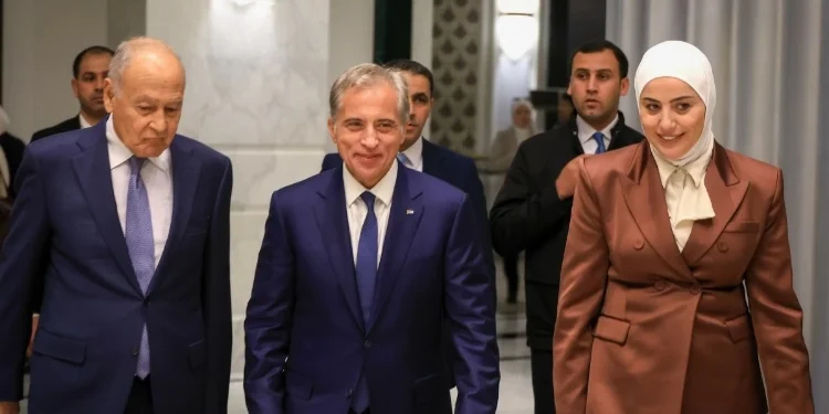 رئيس الوزراء يلتقي الأمين العام لجامعة الدول العربية