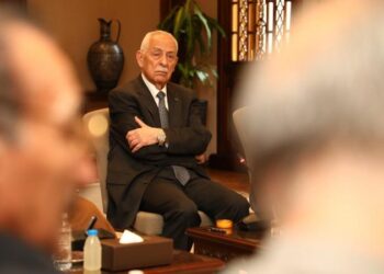 العيسوي ينقل تمنيات الملك وولي العهد بدوام الصحة للوزير ارشيدات