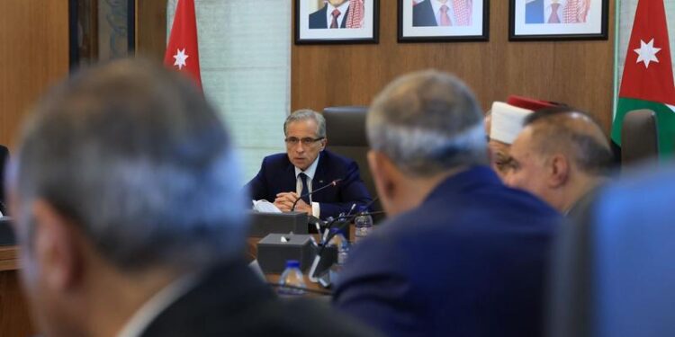 حسان يوجه بإنفاذ القانون وتطبيقه بحق المخالفين الذين يلقون النفايات عشوائيا