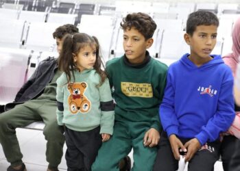 القوات المسلحة تُجلي الدفعة الـ18 من أطفال غزة المرضى للعلاج في الأردن