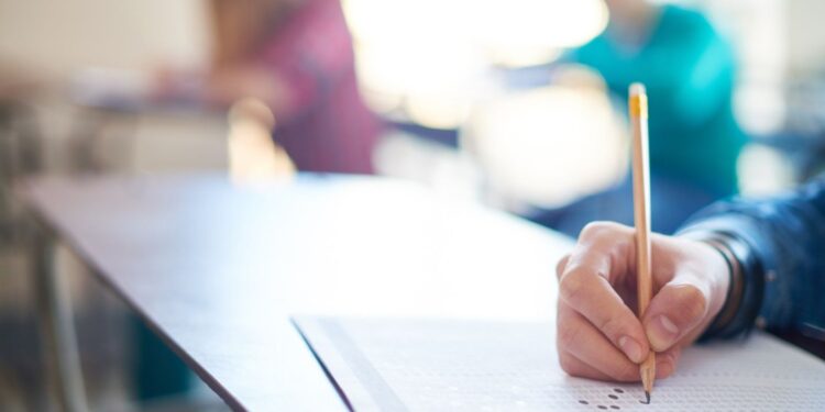 منع التصوير الإعلامي أثناء امتحانات التوجيهي دون تصريح