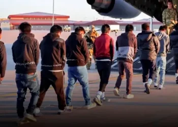 ادارة ترامب تغري المهاجرين بـ3000 دولار وتذكرة مجانية مقابل الترحيل الذاتي