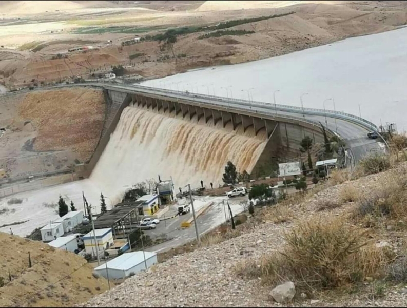 الانتهاء من عملية إغلاق بوابات سد الموجب