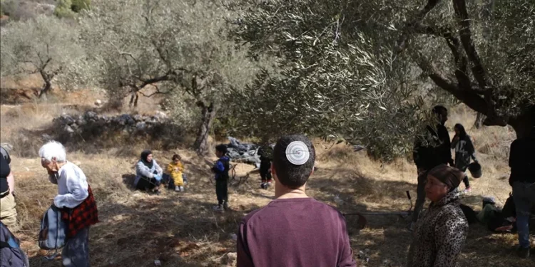 تقرير: الاحتلال يستخدم سياسة ممنهجة لتفريغ القرى الفلسطينية من سكانها