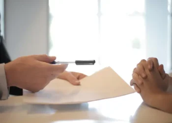 تعديل قريب لقرار وجوبية إنهاء خدمات موظفين بعد 30 سنة خدمة