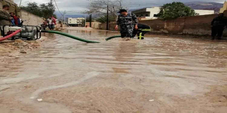 الدفاع المدني في الكرك يتعامل مع أكثر من 200 بلاغ خلال دقائق بسبب السيول