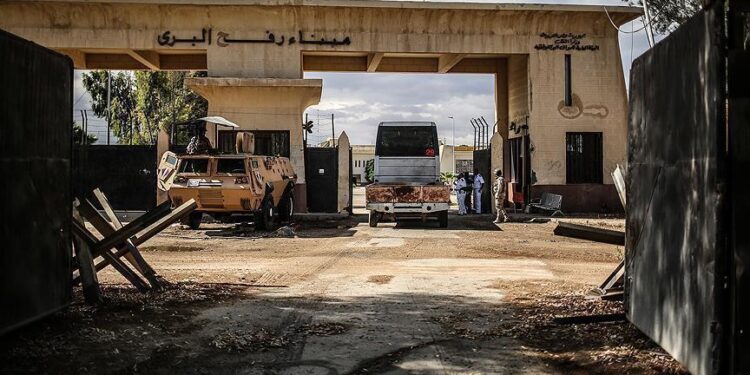 بعد اتفاقية الغاز: نتنياهو يخطط لفرض فتح رفح باتجاه واحد