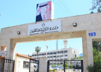 التربية تعلن قوائم ترفيعات وترقيات الرتب لدى كوادرها الإدارية والتعليمية