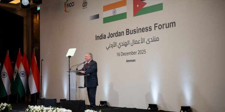 الملك ورئيس الوزراء الهندي يحضران الجلسة الافتتاحية لمنتدى الأعمال الهندي الأردني