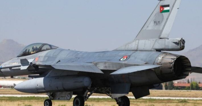 الجيش يدمر أوكارا لتجار أسلحة ومخدرات على الواجهة الحدودية الشمالية