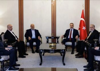 وزير خارجية تركيا يبحث مع حماس المرحلة الثانية من خطة غزة