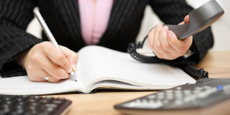 بني ملحم: سكرتيرة في هيئة حكومية راتبها 4 آلاف دينار