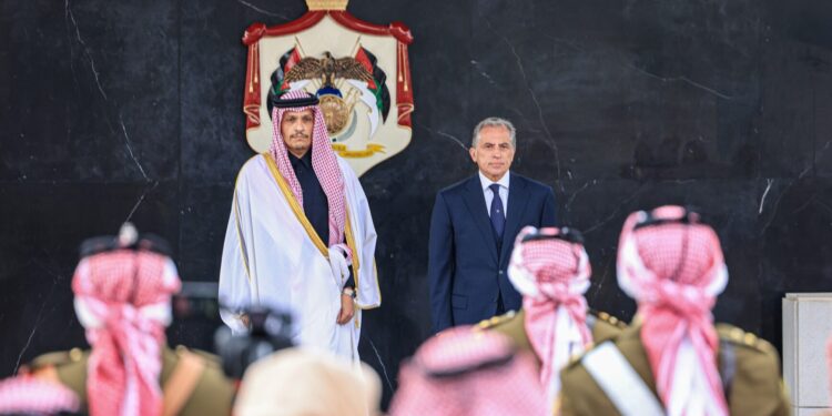 حسان يستقبل رئيس الوزراء القطري الشيخ محمد آل ثاني