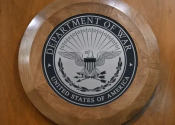 أوامر للأميركيين بمغادرة إيران برا فورا .. والبنتاغون : مستعدون لتنفيذ أوامر ترمب في أي وقت