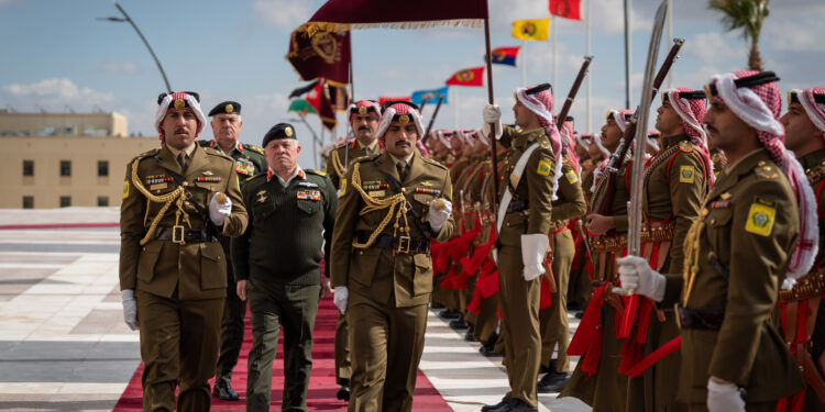 الجيش يباشر تنفيذ التوجيهات الملكية بإعادة الهيكلة